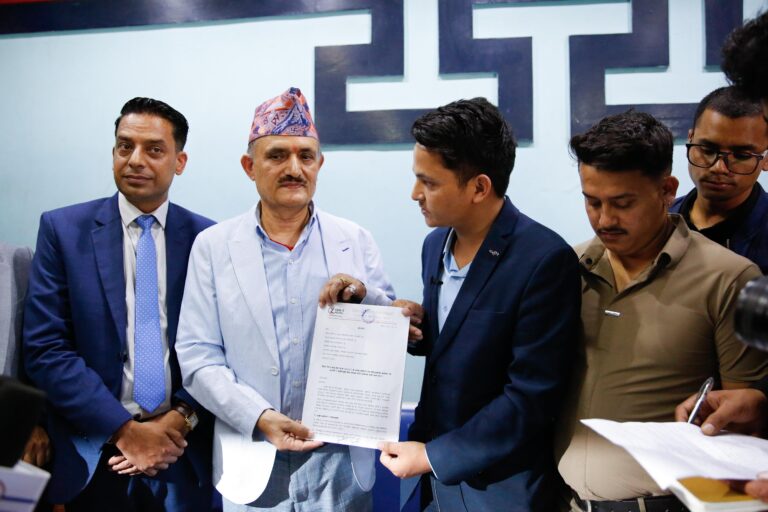 वायुसेवा निगममा भएका घोटालाको छानविनको माग गर्दै जेनजीले बुझाए ज्ञापनपत्र